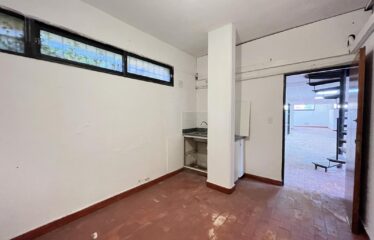 Local en Presidente Roca y Cerrito