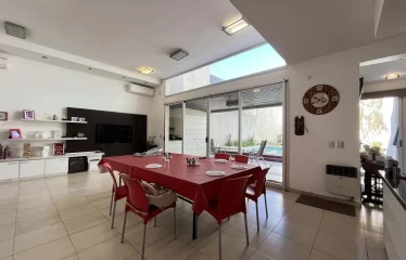 Casa en Pasaje Caldas al 500