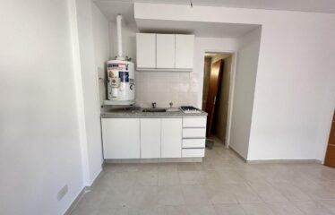 Monoambiente en 1° de Mayo al 1100