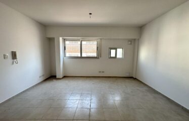 Monoambiente en 1° de Mayo al 1100