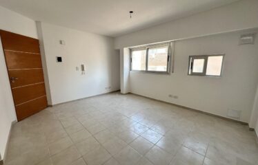 Monoambiente en 1° de Mayo al 1100