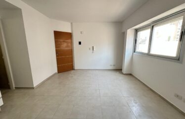 Monoambiente en 1° de Mayo al 1100