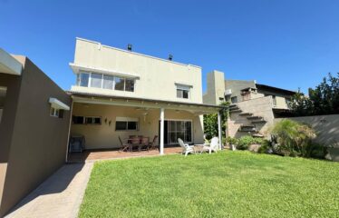 Casa en Larrea al 900, Funes