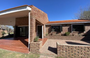 Casa en Los Troncos, Funes