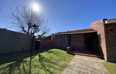 Casa en Los Troncos, Funes