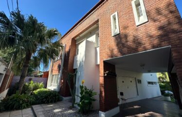 Casa en Guido y Spano 2400