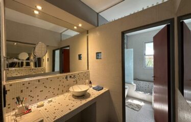 Casa en Guido y Spano 2400