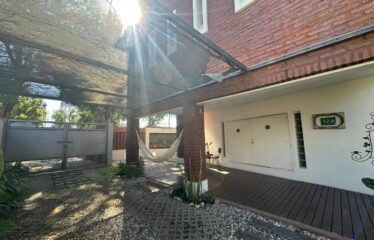 Casa en Guido y Spano 2400