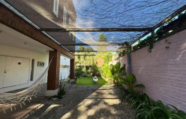 Casa en Guido y Spano 2400
