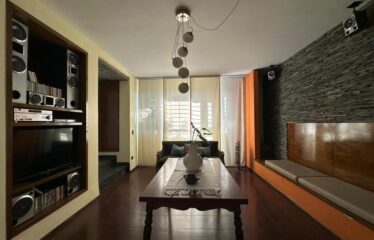 Casa en Guido y Spano 2400