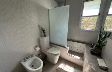 Casa en Guido y Spano 2400