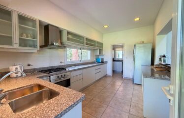 Casa en Miraflores, Funes Hills