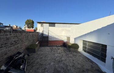 Galpón en Valentín Gómez al 1600