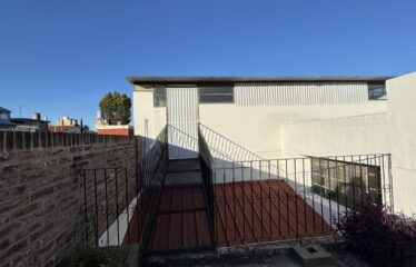 Galpón en Valentín Gómez al 1600