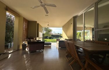Casa en Miraflores, Funes Hills