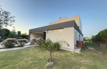 Casa en Puerto Roldán