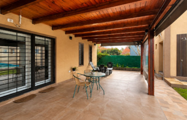 Casa en Las Acequias, Roldán